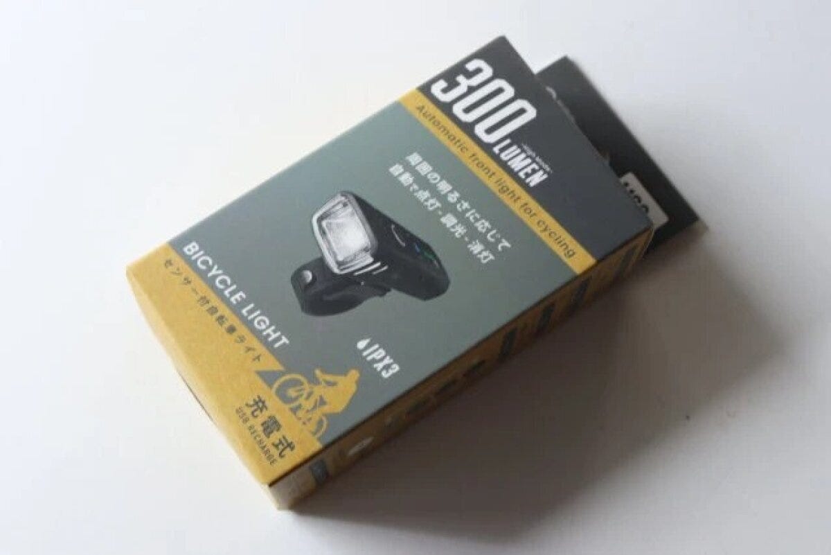ダイソー　センサー付き自転車ライト　パッケージ