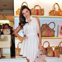 「サマンサタバサ」三宮OPA店でショップアピアランスを実施