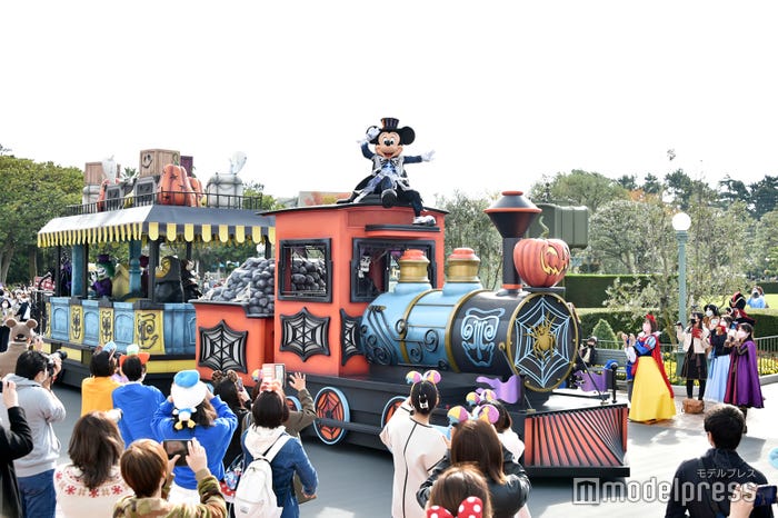「ミッキーのグリーティングパレード・ウィズ・ヴィランズ」(C)モデルプレス(C)Disney