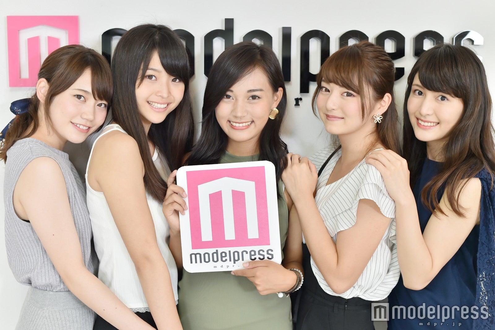 「ミス慶應コンテスト2016」ファイナリスト（左から）伊集院ほのかさん、渡邊渚さん、高橋茉莉さん、喜多川あゆさん、渡邉麻美子さん（C）モデルプレス