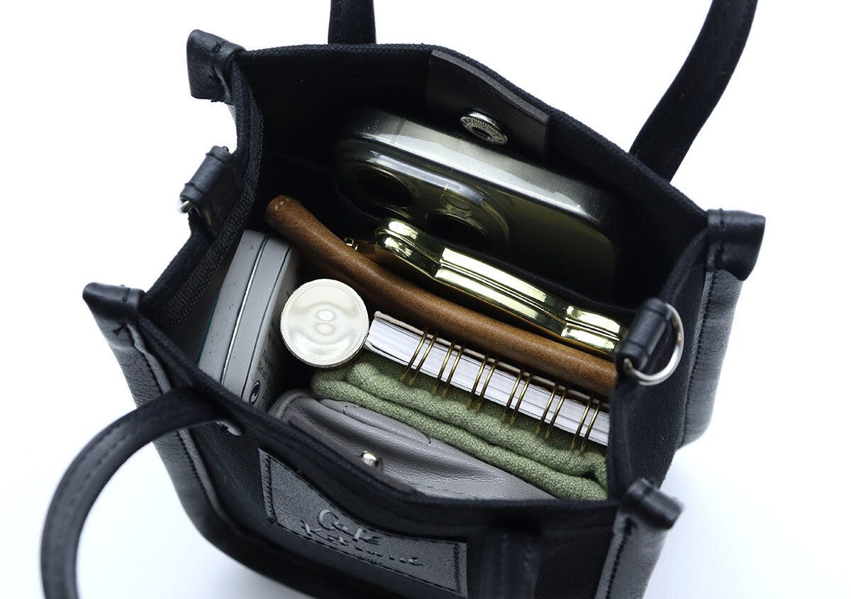 収納力 カフェキツネ看板マダムスマホショルダー収納力