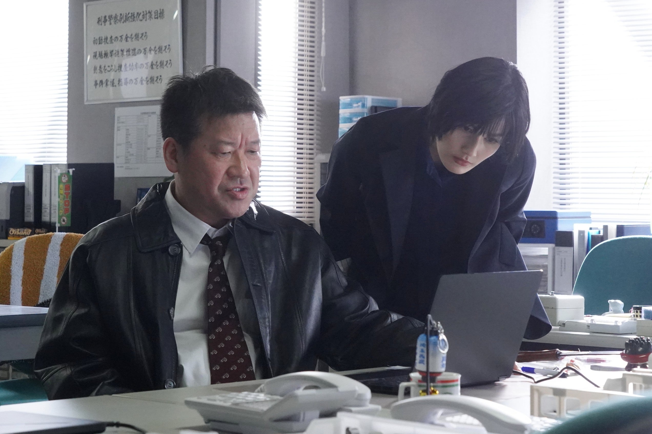 【夫婦別姓刑事 第1話】“夫婦のバディ刑事”誠（佐藤二朗）＆明日香（橋本愛）、5年前の殺人事件と向き合う