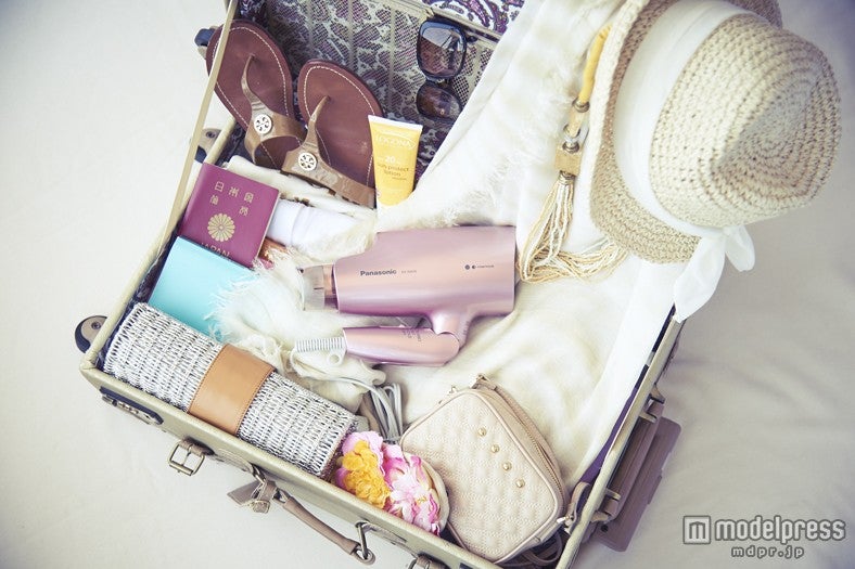 旅好きモデルが旅先へ必ず持っていくという便利アイテムの数々