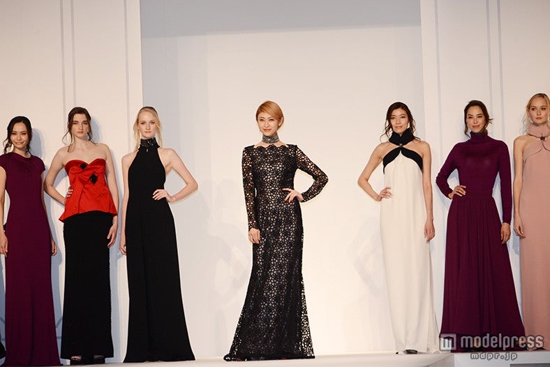 山田優（中央）