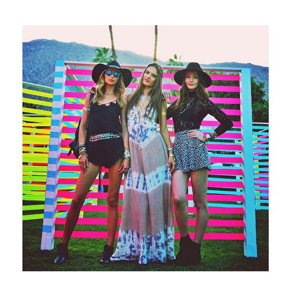 (中央)アレッサンドラ・アンブロジオ/Alessandra Ambrosio Instagram