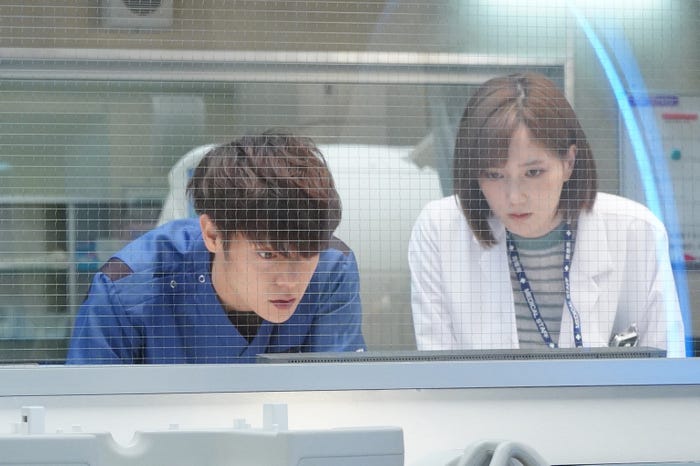 窪田正孝、本田翼/「ラジエーションハウスⅡ~放射線科の診断レポート~」第4話より(C)フジテレビ