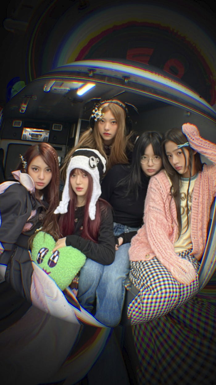 NewJeans「OMG」グループ写真(C)2022 ADOR. All Rights Reserved.