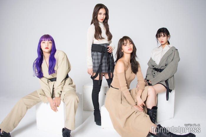 (左から)須田アンナ、藤井夏恋、佐藤晴美、山口乃々華(C)モデルプレス