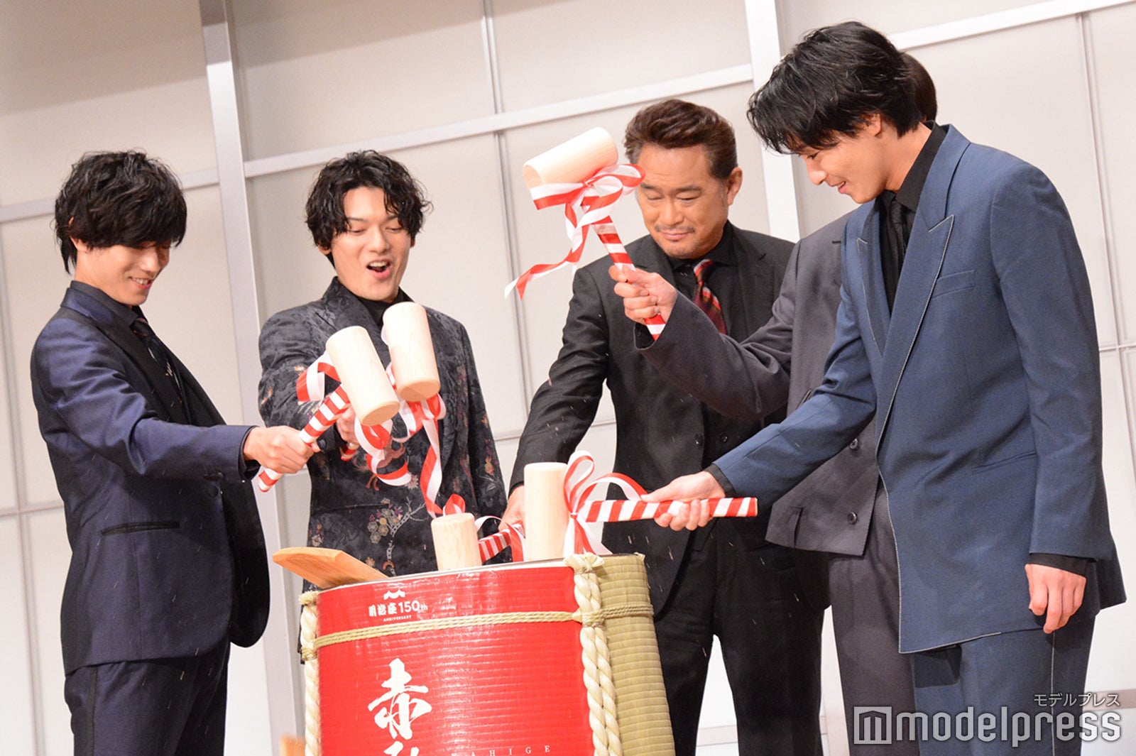 （左から）高橋健介、新木宏典、船越英一郎、崎山つばさ、猪野広樹（C）モデルプレス