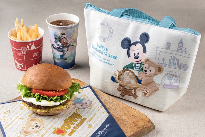 ケープコッド・クックオフのファーストプライズセット、スーベニアランチケース付き2,490円(C)Disney