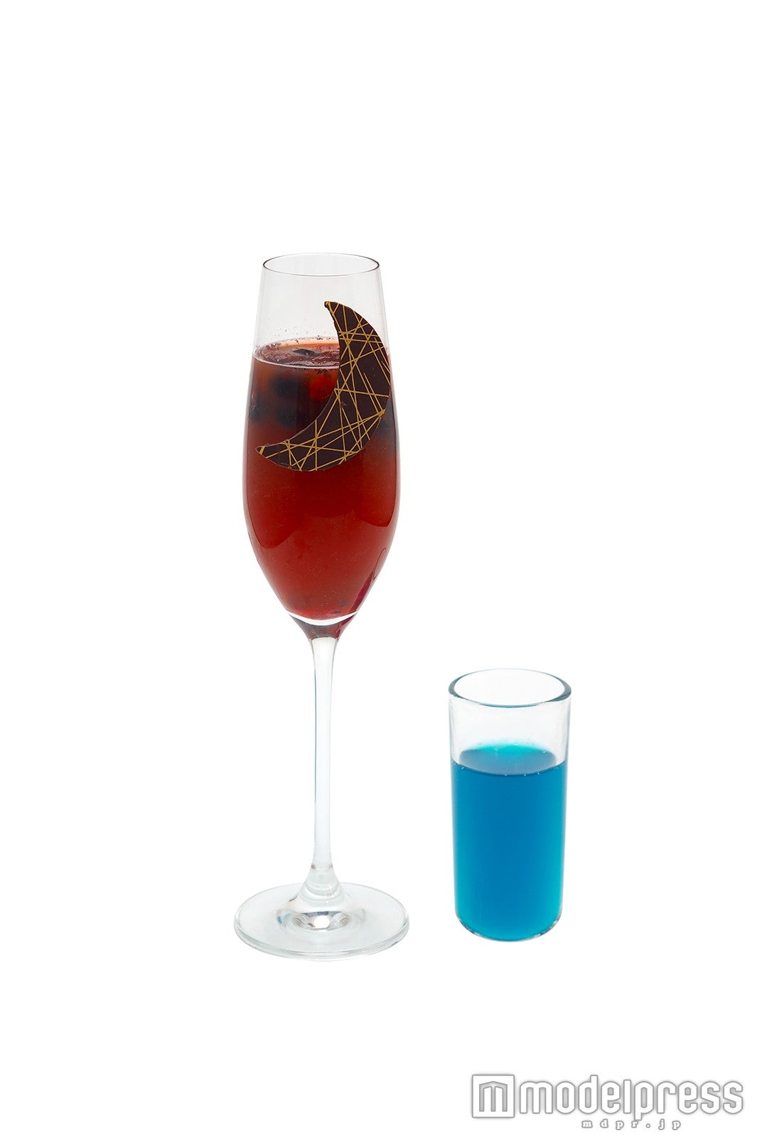 「邪黒水晶カクテル（アルコール入り／ノンアルコール・ノンカフェイン）」1，000円<br>
／画像提供：森アーツセンター