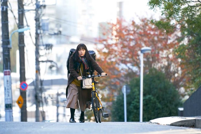 深川麻衣「速水早苗は一足遅い」場面写真(C)2021 HJ Holdings, Inc.