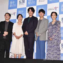 （左から）深田晃司監督、鶴田真由、ディーン・フジオカ、太賀、阿部純子（C）モデルプレス