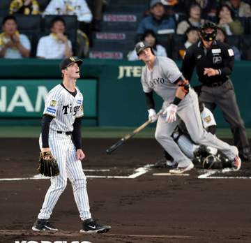 阪神 まさかルーカス制球難で試合開始わずか10分で3失点→直後の攻撃で佐藤輝が田中将から2ランで追い上げ