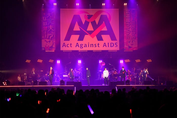 (左から)寺脇康文、神木隆之介、三浦春馬、平間壮一、小関裕太、岸谷五朗(画像提供:アミューズ)