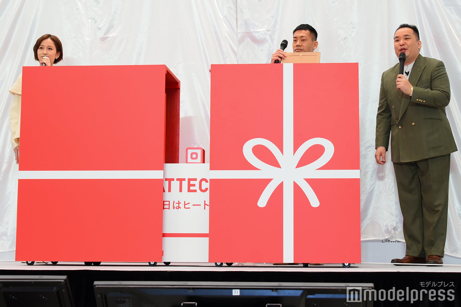 前田敦子、ミルクボーイ（C）モデルプレス