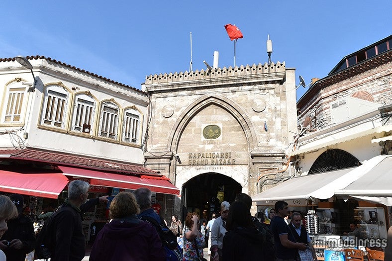 金、食料品、衣類などトルコらしいアイテムが揃うグランドバザール