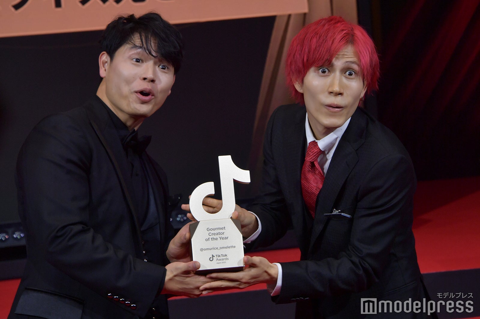 バヤシ、オムライス兄さん（C）モデルプレス