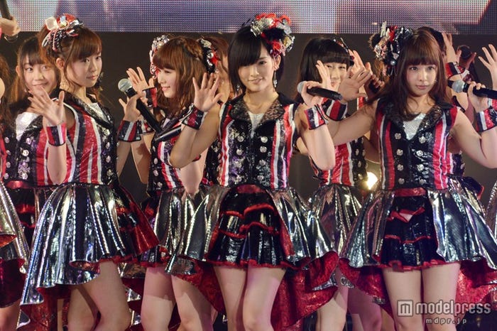 NMB48のライブパフォーマンスに女子熱狂