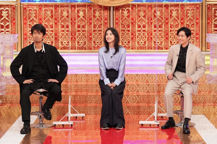 (左から)仲村トオル、天海祐希、松下洸平(C)フジテレビ