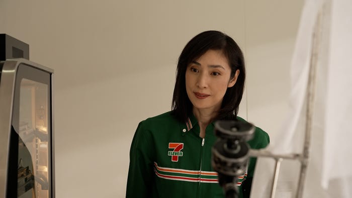 天海祐希/セブン‐イレブン新テレビCM「ミッション!?」篇メイキング(提供写真)