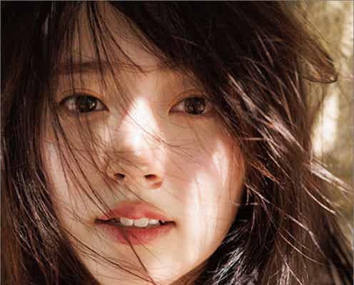 鈴木愛理、“全編シドニーロケ”の2025年カレンダー決定 イベントも開催