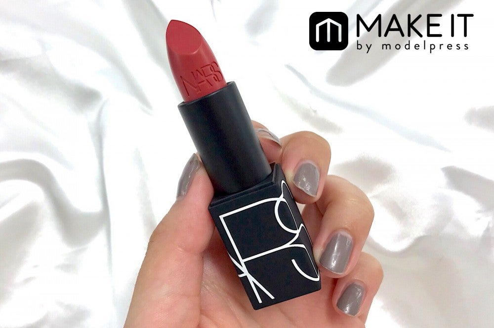 「NARS リップスティック」サテンタイプはオトナの色気を纏いたいあなたに (C)メイクイット