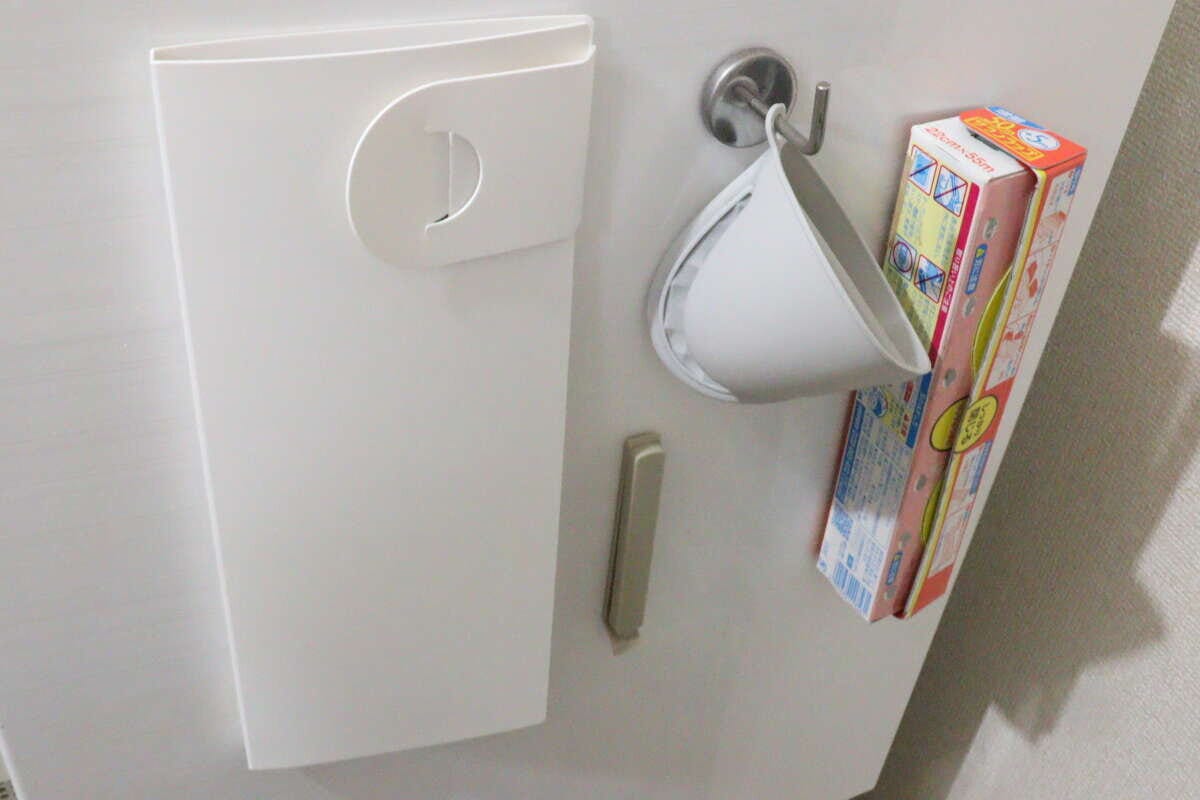 マグネットファイル(A4変形1/2、WH) 貼り付けて使用 マグネットファイル(A4変形1/2、WH) 貼り付けて使用