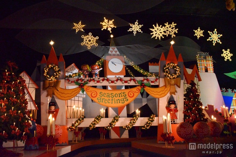 「イッツ・ア・スモールワールド“ベリーメリーホリデー”」（2013年の写真）