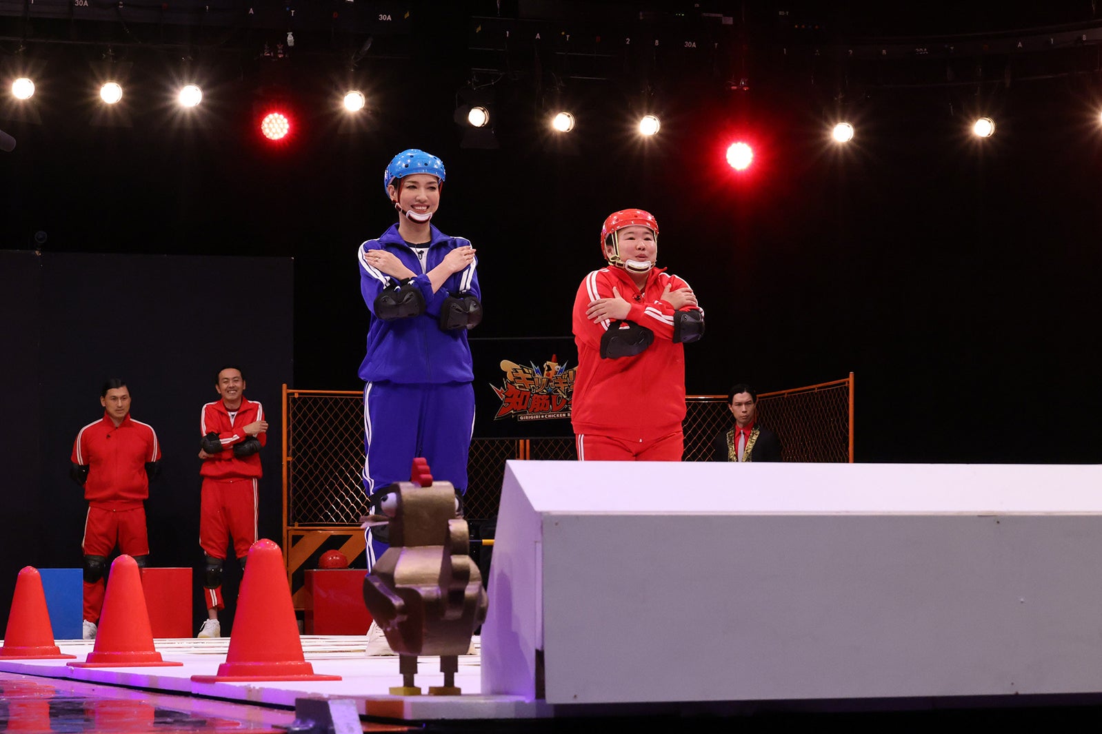 （左から）アンミカ、やす子 （C）カンテレ