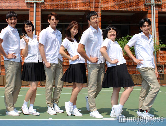 池端レイナ(中央)と共演者(画像提供:所属事務所)