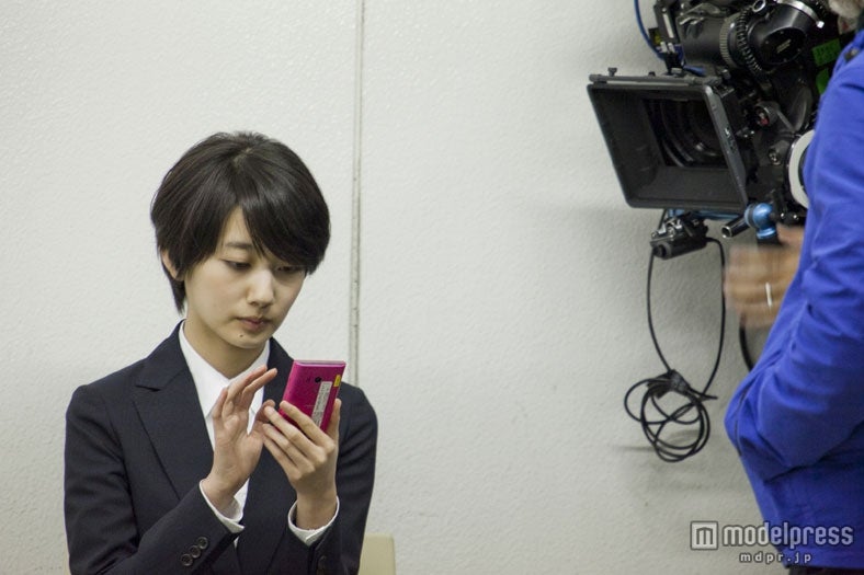 波瑠／NTT ドコモ「dマーケット BOOKストア」新TVCM「新社会人のきみへ」編メイキングショット