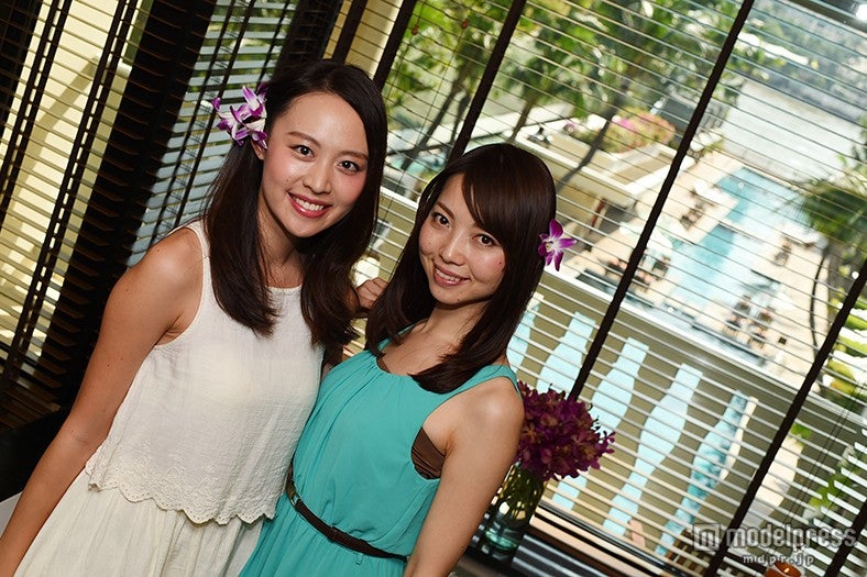 窓の向こうに見えるリバービューがとっても贅沢／モデル：富田千穂、三好利奈