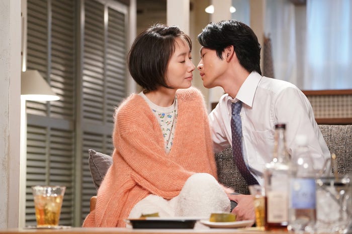 波瑠、松下洸平「#リモラブ ~普通の恋は邪道~」最終話より(C)日本テレビ