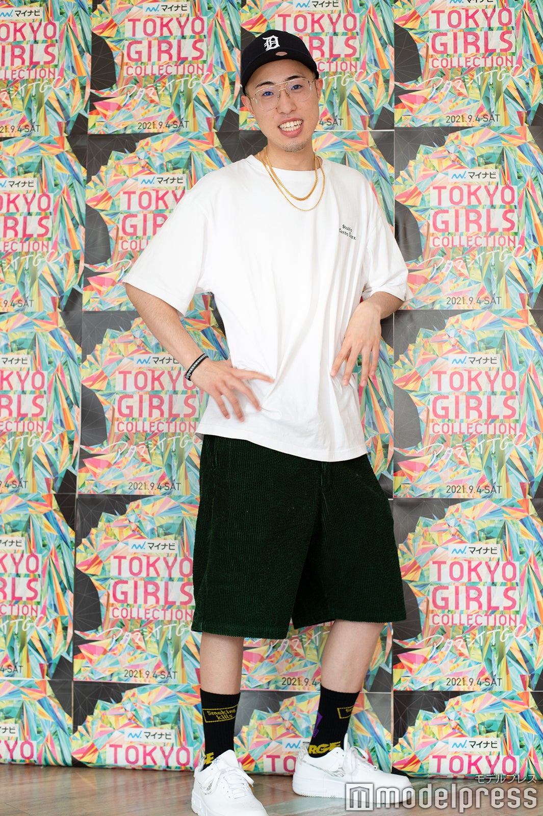 70万円のネックレスをまとう中町JP（C）モデルプレス