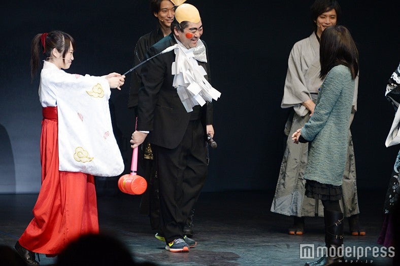 お客さんにお祓い（C）モデルプレス