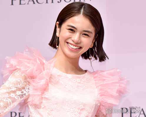 佐藤晴美、ミニ丈で美太もも全開「最強スタイル」「大胆」と反響