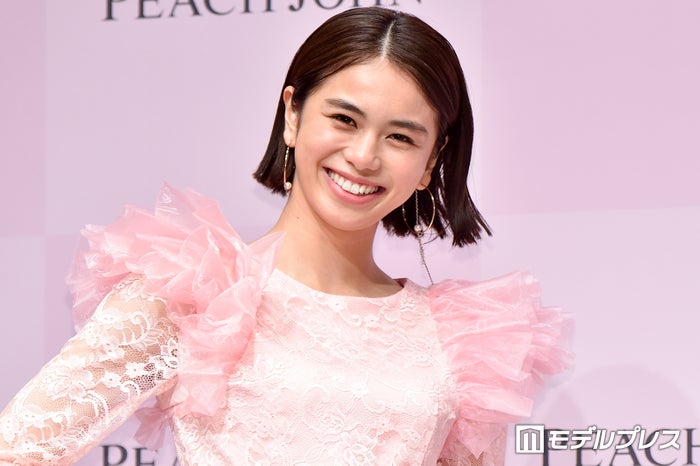 佐藤晴美、圧巻美脚のレギンス姿に熱視線「身体の半分以上脚」「着こなしがおしゃれでかっこよすぎる」