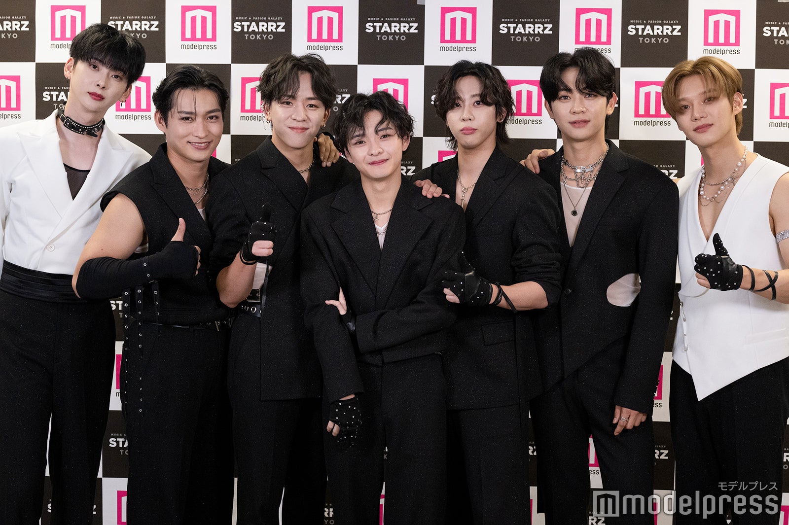 ORβIT／（左から）ヒチョ、トモ、シュンヤ、ユウゴ、ジュン、ヨンフン、ユンドン（C）モデルプレス