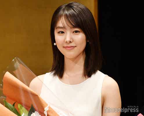 唐田えりか、授賞式で涙「お芝居が嫌いだった」過去を語る