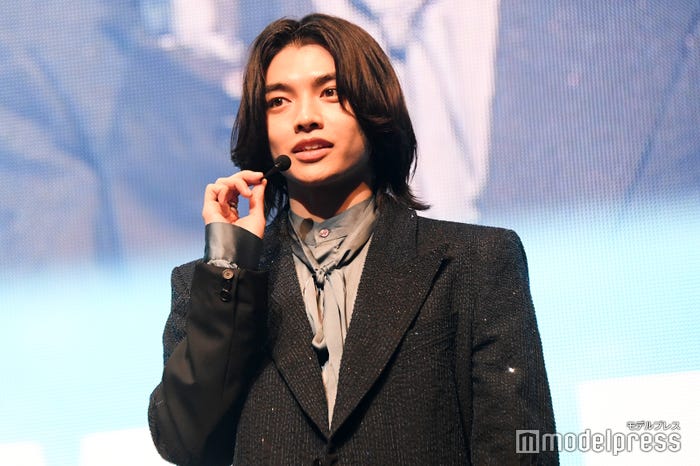 海での撮影ははじっこにいた宮武颯(C)モデルプレス