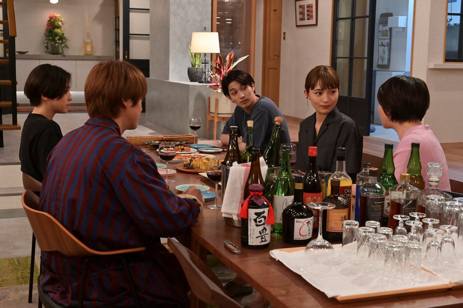 横浜流星、川口春奈、夏川結衣、丸山隆平、中村アン「着飾る恋には理由があって」第9話より（C）TBS