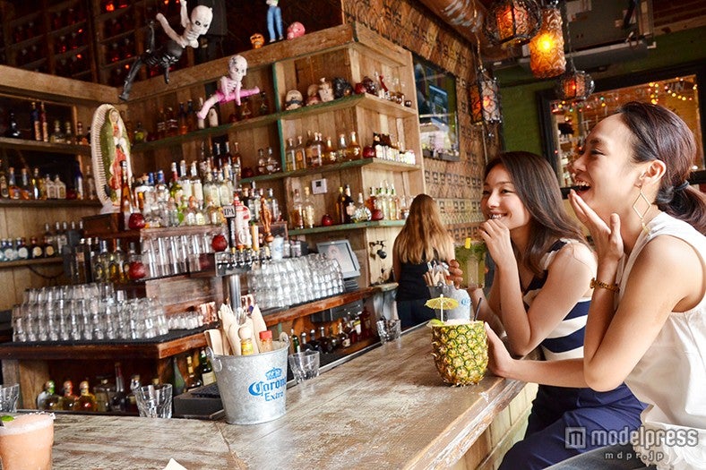 「Pink Taco」／お洒落なバーカウンターがメキシコらしさを演出