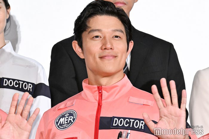 鈴木亮平(C)モデルプレス
