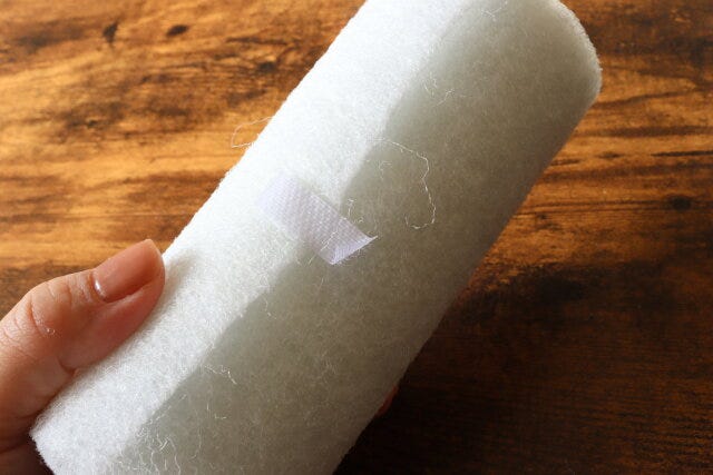 ダイソー シートたわし ダイソーのシートたわしは付属の面テープで固定できる