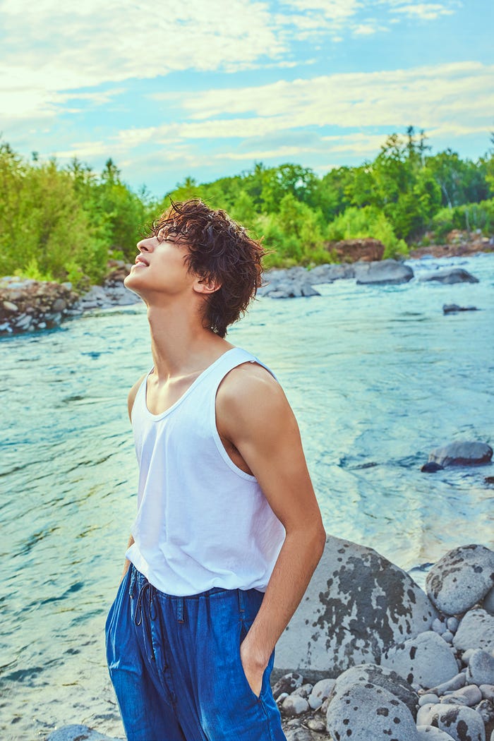 「横浜流星2024年カレンダー」(C)KADOKAWA