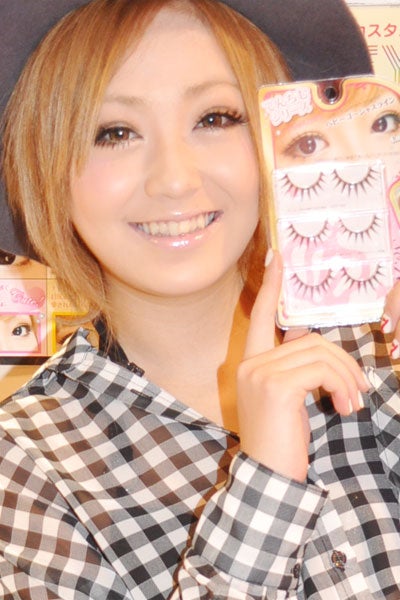 人気ブロガーが激盛りつけまをプロデュース