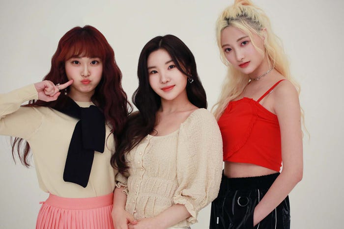 (左から)リリカ、ナユ、ロナ(提供写真)