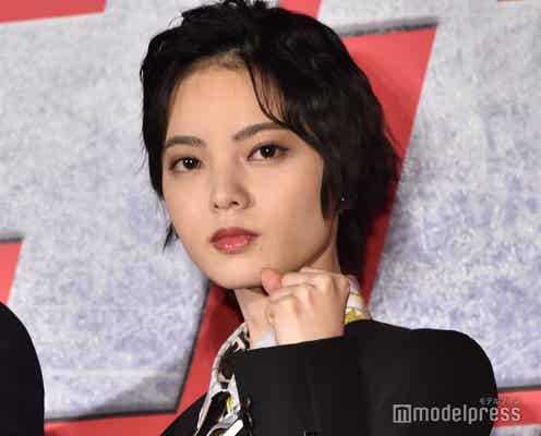 平手友梨奈、V6岡田准一は“お父さん”?指示通りアップヘアで登場「髪の毛を上げなさい」<ザ・ファブル 殺さない殺し屋>