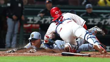 阪神が土壇場で追いつく！中野が粘って粘って価値ある同点タイムリー 九回2死、あと1球からの劇打→延長戦に持ち込む